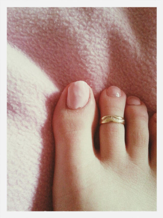 TOE RINGS